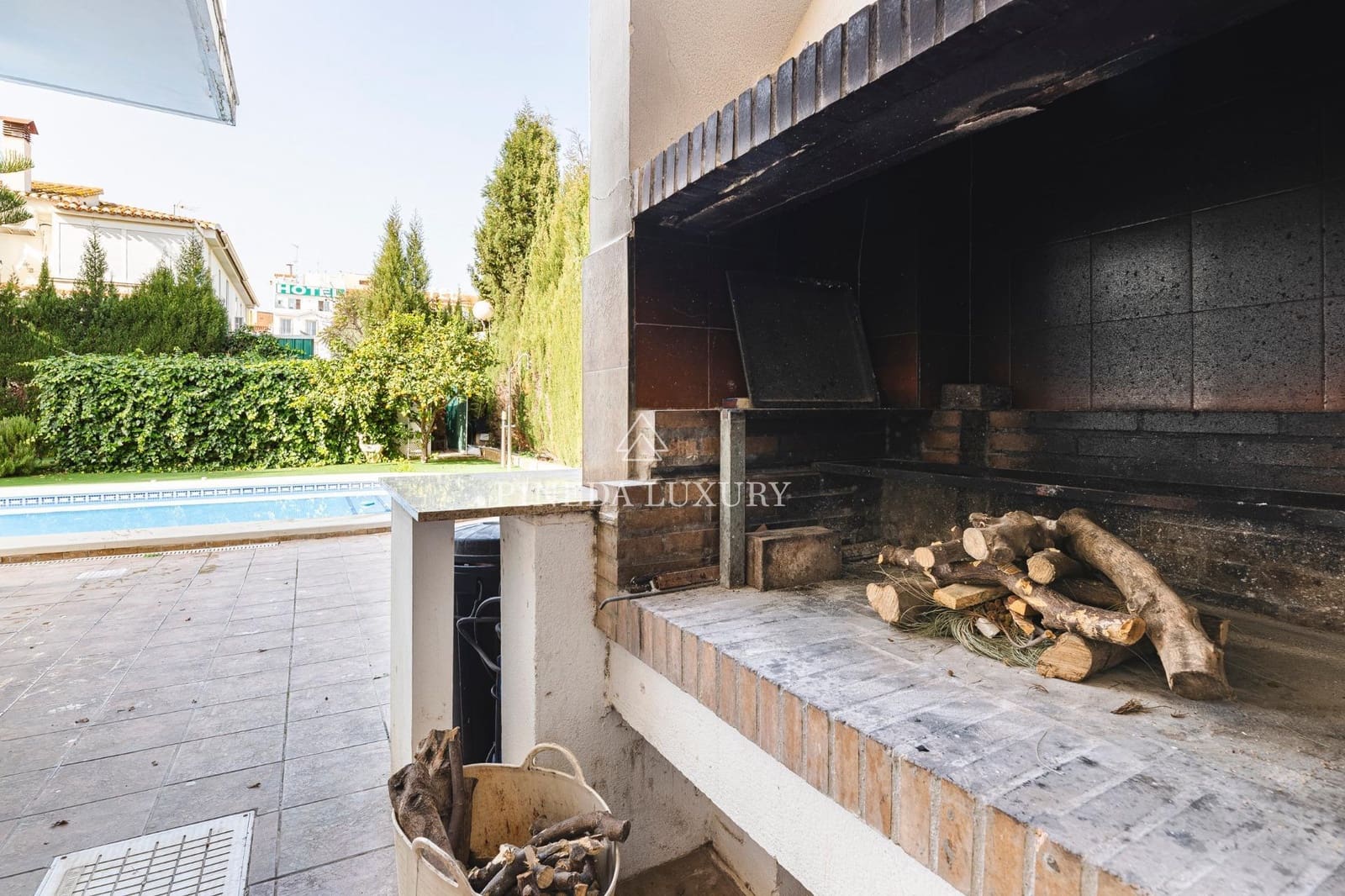 7 makuuhuone Huvila myytävänä paikassa Puig mukana uima-altaan 
autotalli - 1 200 000 € (Ref: 9400963)