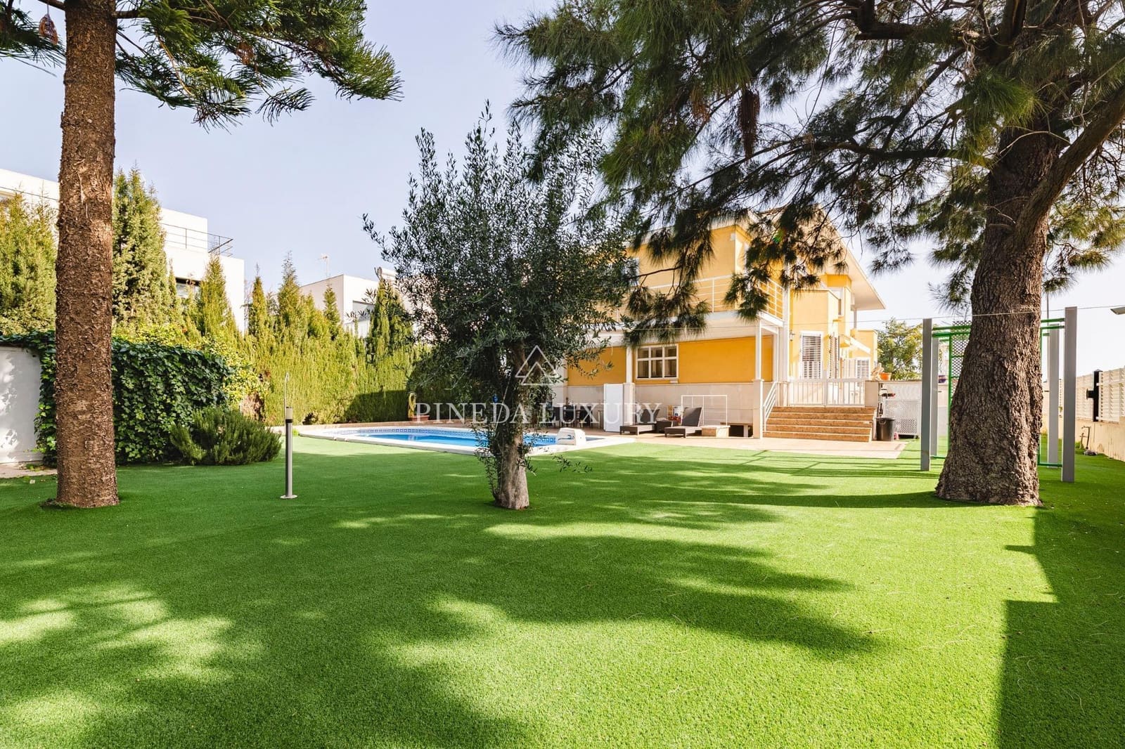 7 makuuhuone Huvila myytävänä paikassa Puig mukana uima-altaan 
autotalli - 1 200 000 € (Ref: 9400963)