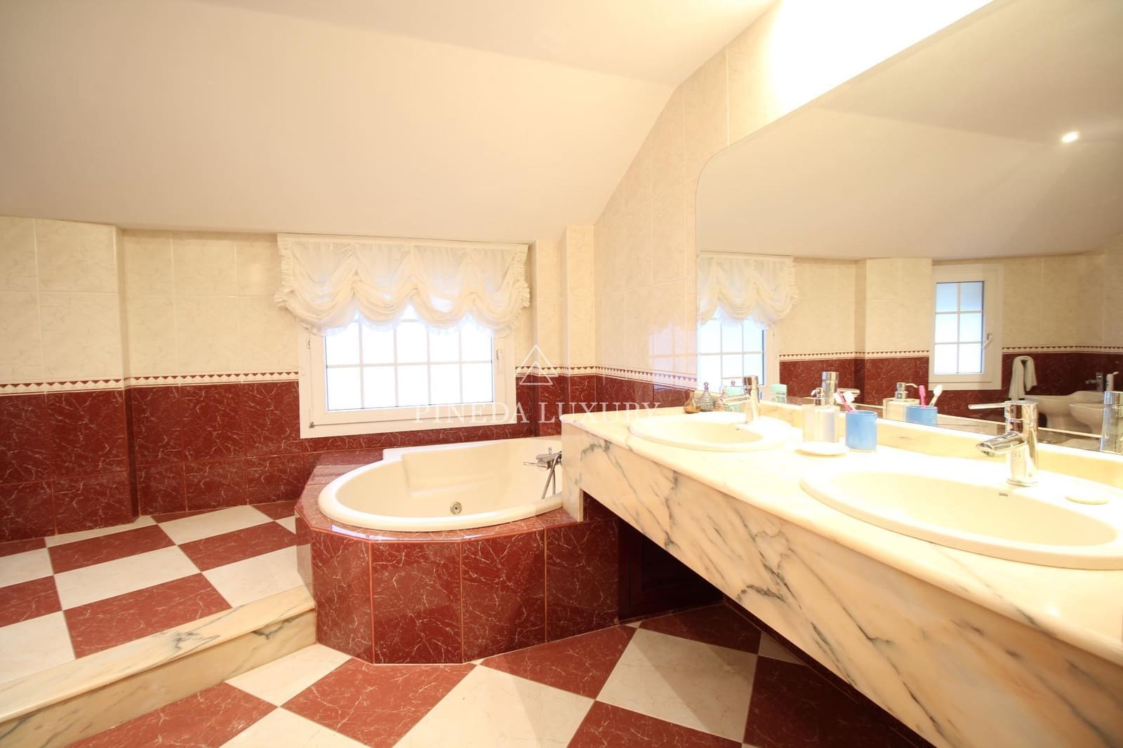 7 slaapkamer Villa te koop in Pucol met zwembad garage - € 1.550.000 (Ref: 9403361)