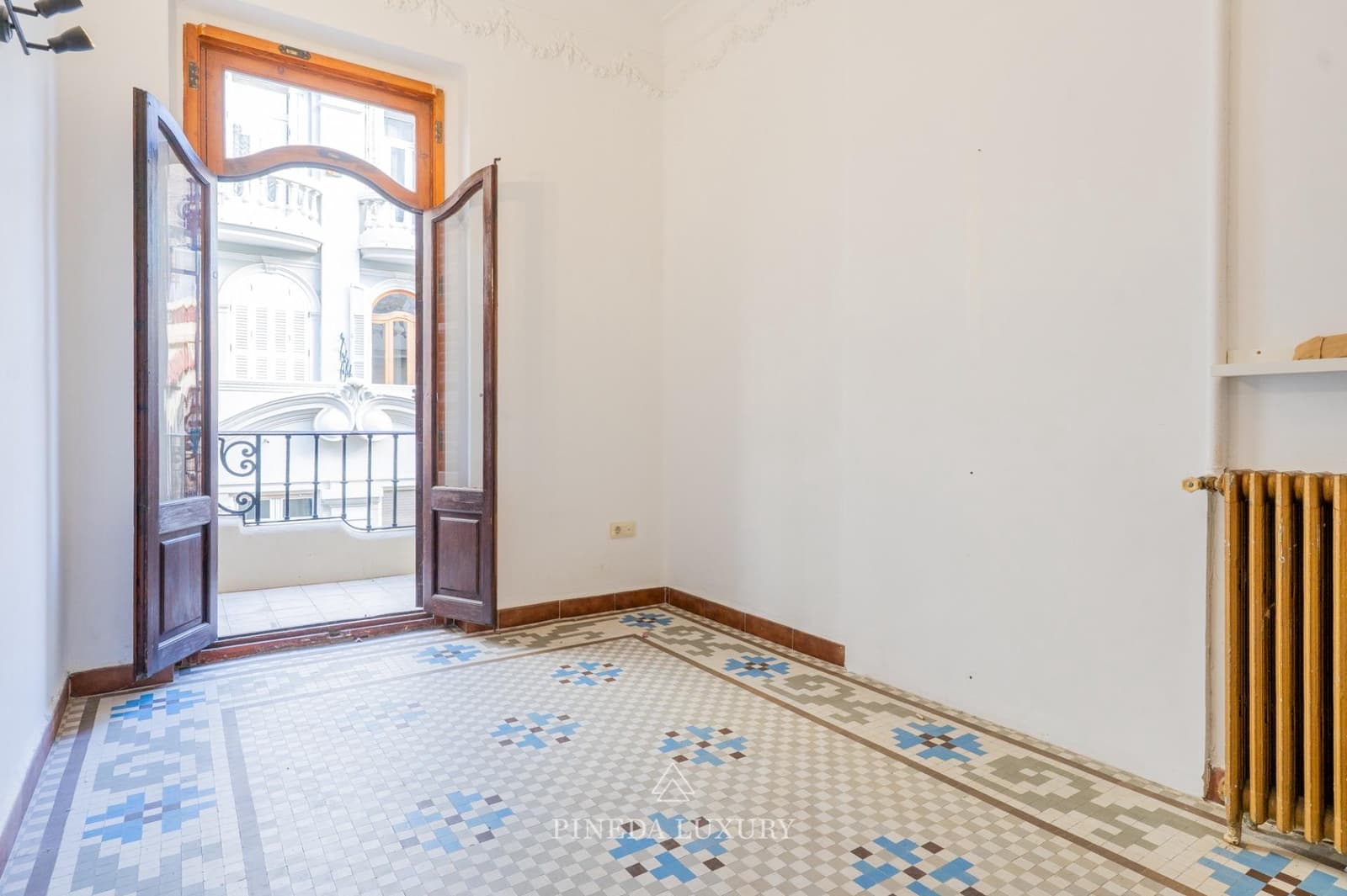 6 bedroom Flat for sale in Valencia city - € 950,000 (Ref: 9406838)