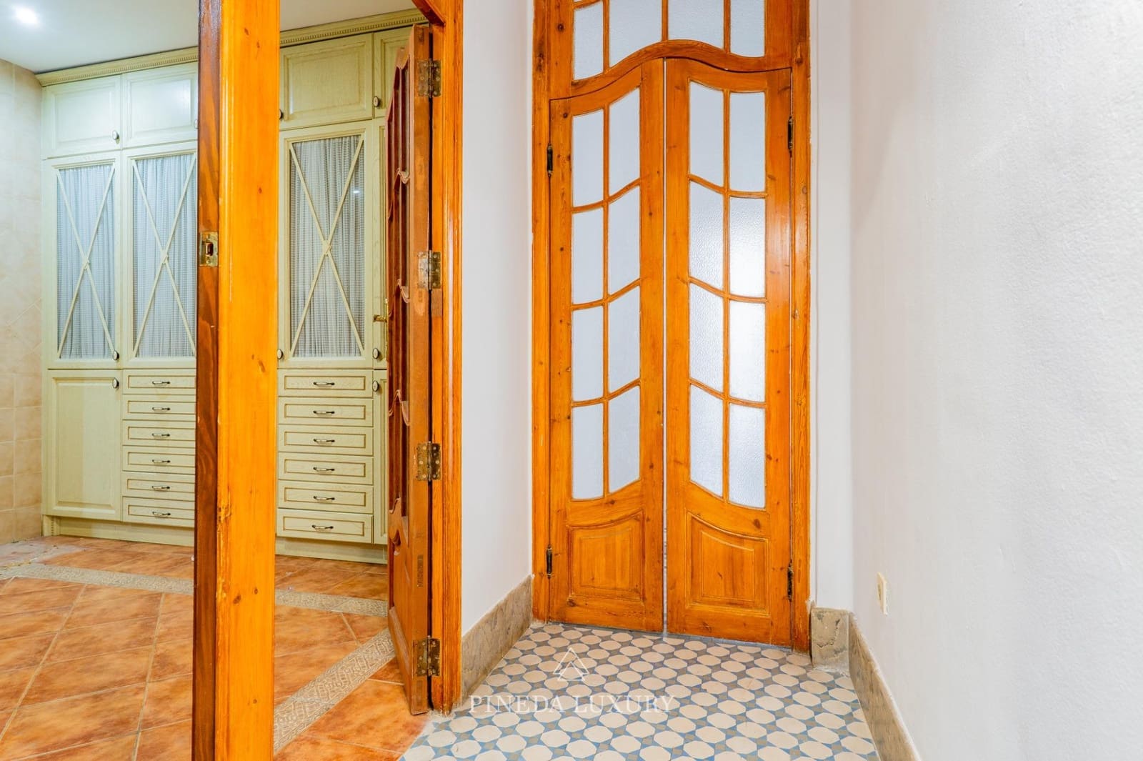 6 bedroom Flat for sale in Valencia city - € 950,000 (Ref: 9406838)