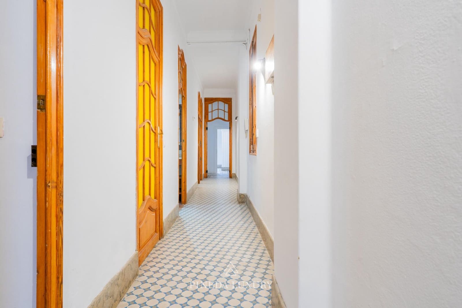 6 bedroom Flat for sale in Valencia city - € 950,000 (Ref: 9406838)