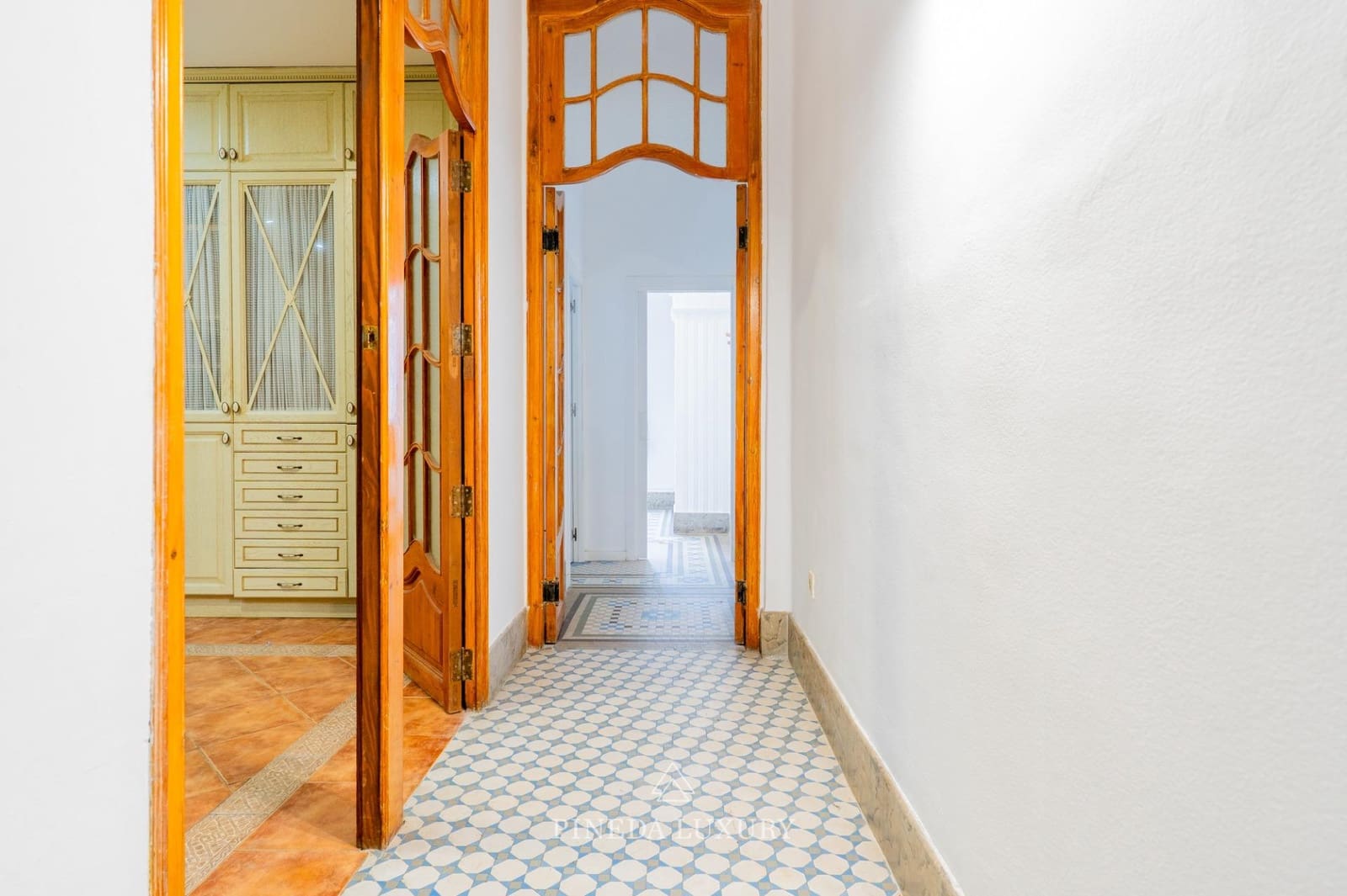 6 bedroom Flat for sale in Valencia city - € 950,000 (Ref: 9406838)