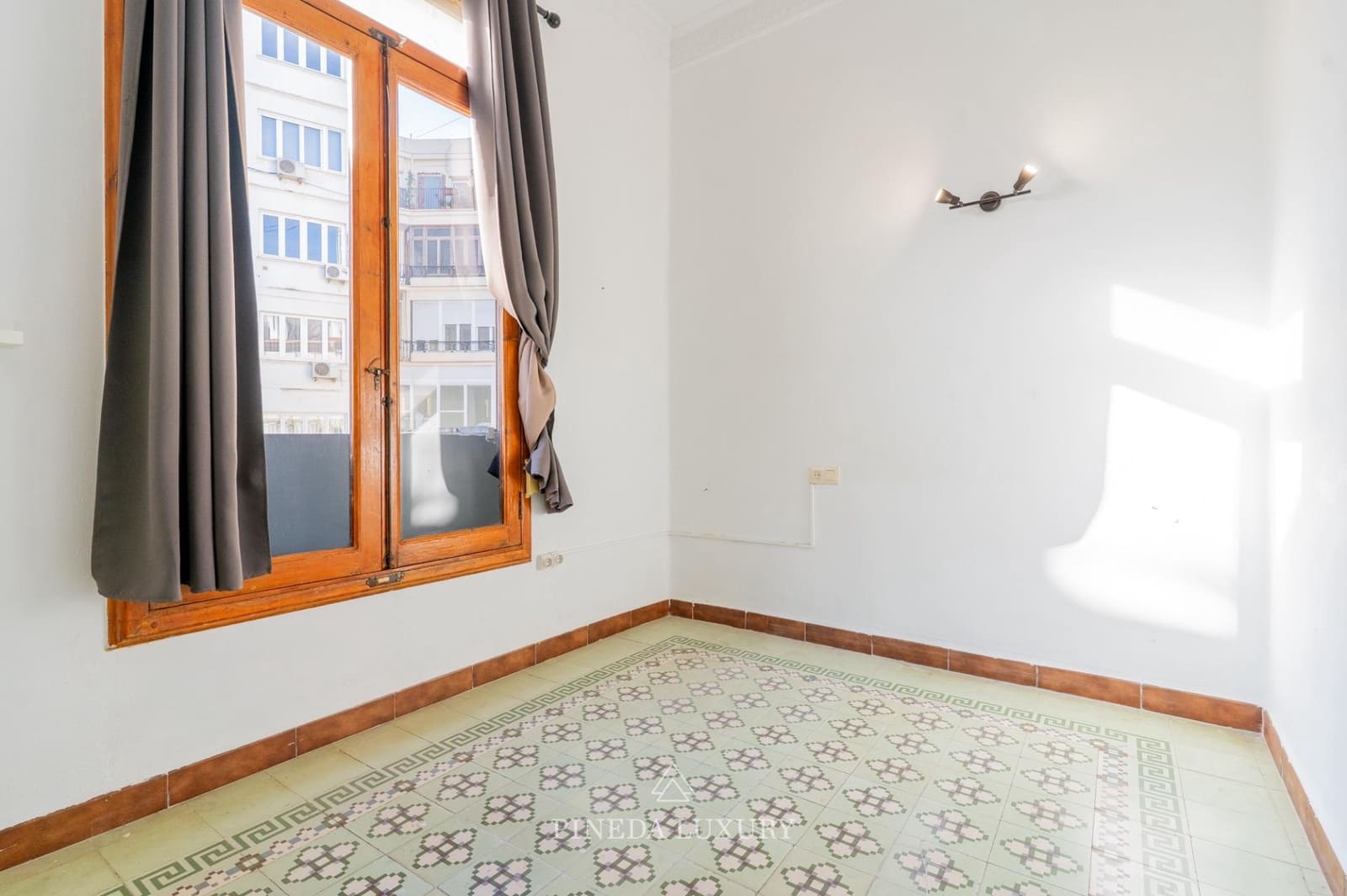 6 bedroom Flat for sale in Valencia city - € 950,000 (Ref: 9406838)