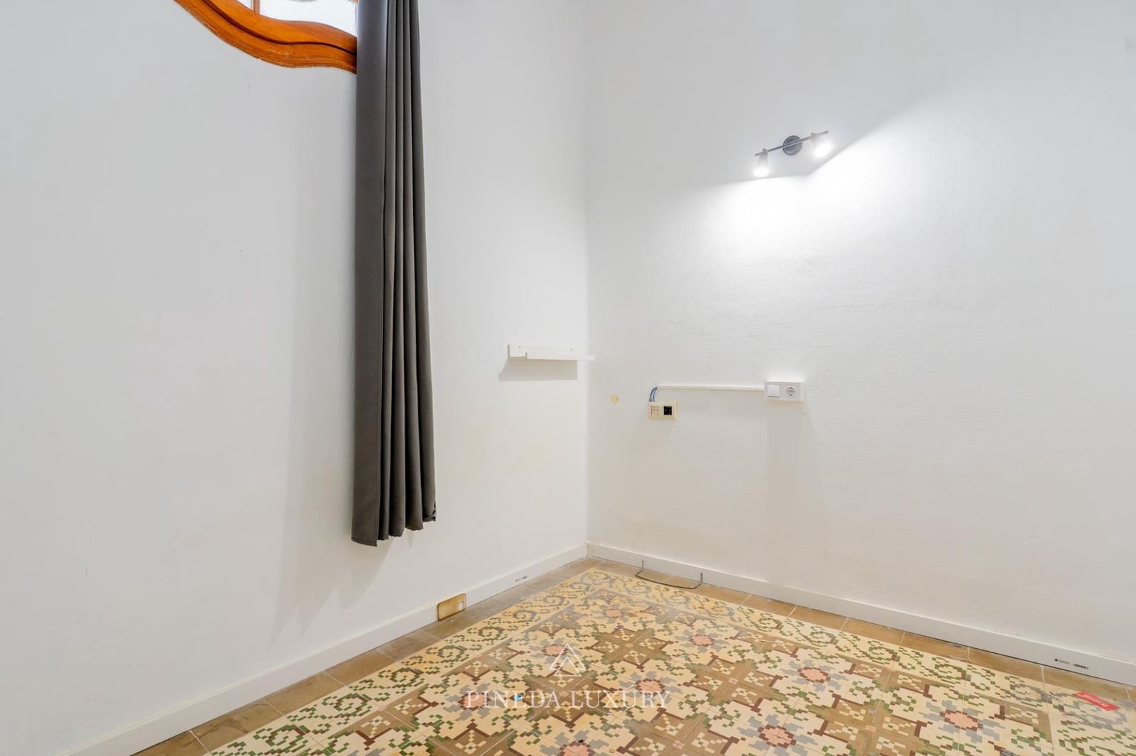 6 bedroom Flat for sale in Valencia city - € 950,000 (Ref: 9406838)