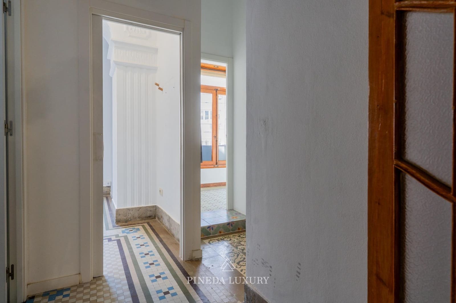 6 bedroom Flat for sale in Valencia city - € 950,000 (Ref: 9406838)