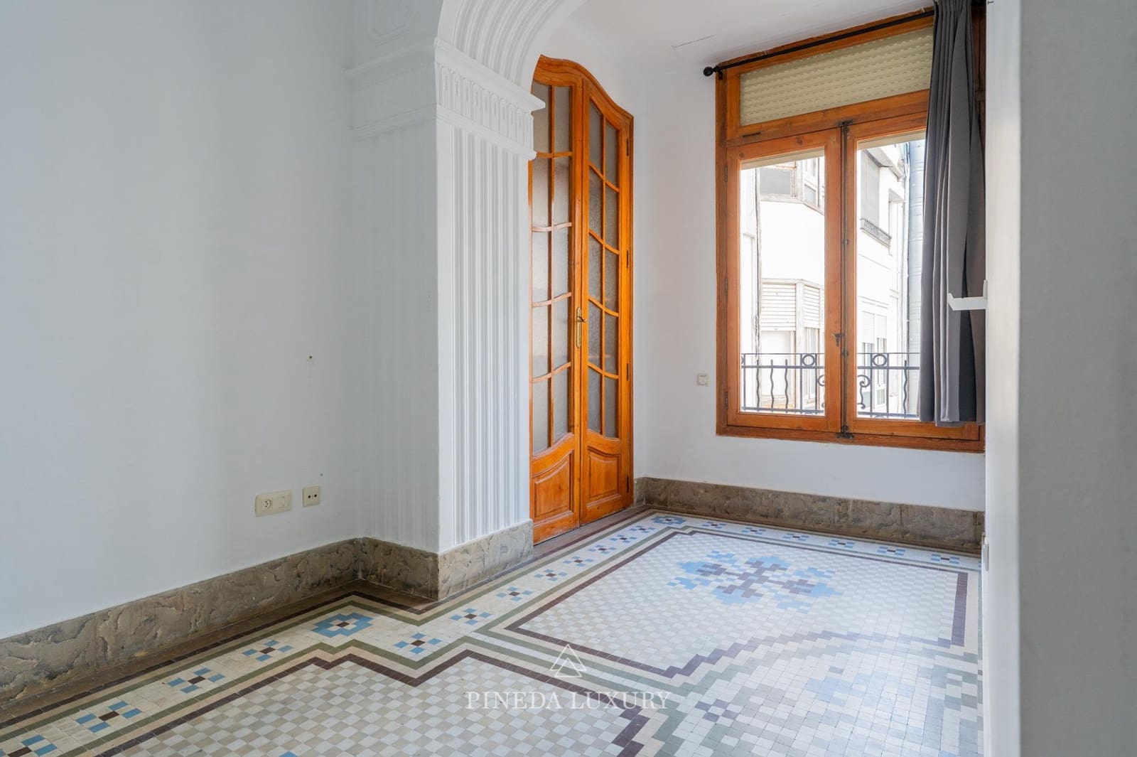 6 bedroom Flat for sale in Valencia city - € 950,000 (Ref: 9406838)