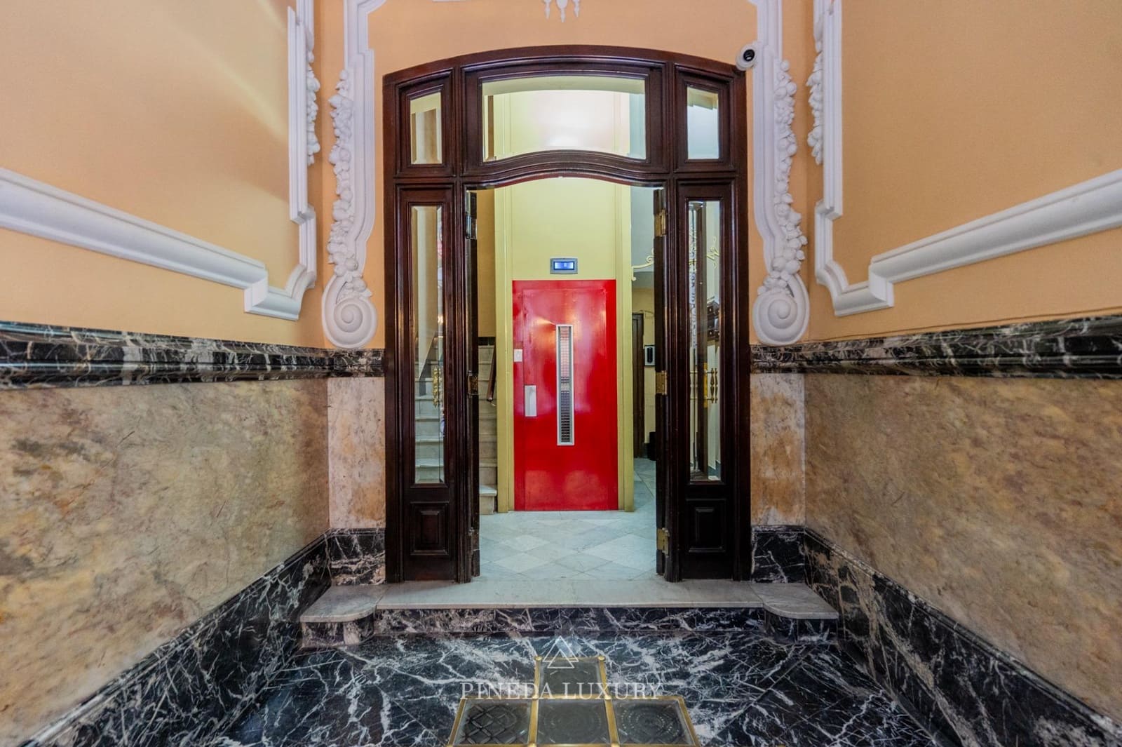 6 bedroom Flat for sale in Valencia city - € 950,000 (Ref: 9406838)