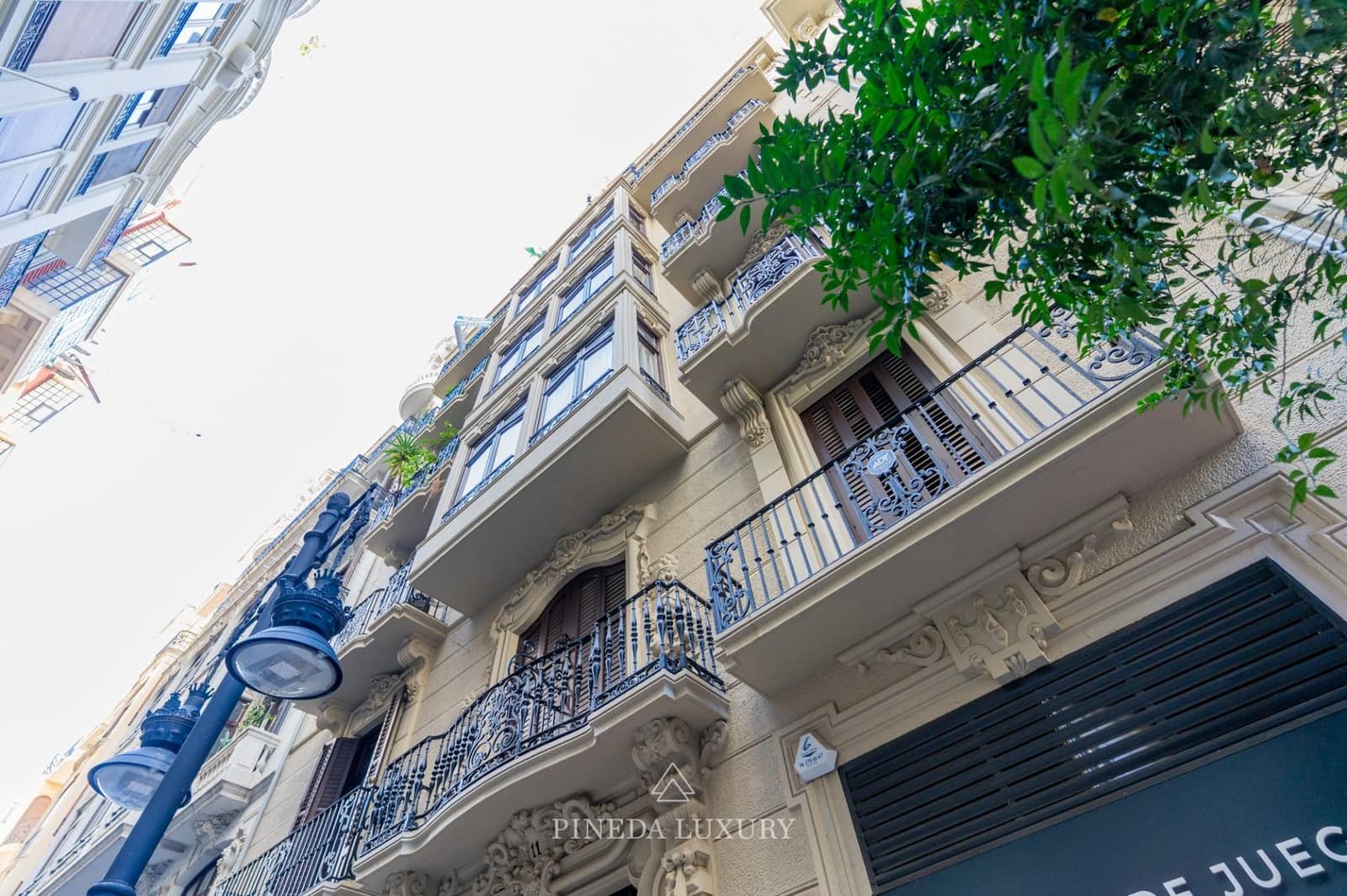 6 bedroom Flat for sale in Valencia city - € 950,000 (Ref: 9406838)