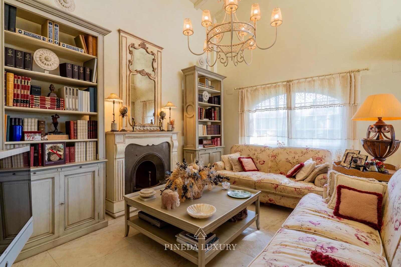 5 soverom Villa til salgs i Pucol med svømmebasseng garasje - € 1 550 000 (Ref: 9406839)