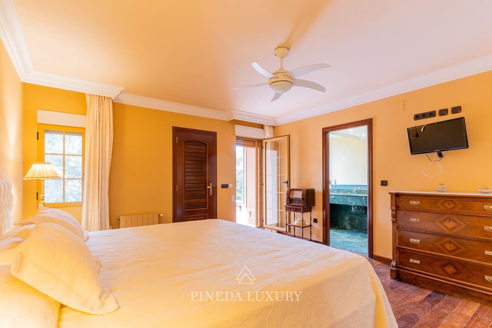 5 soverom Villa til salgs i Pucol med svømmebasseng garasje - € 1 645 000 (Ref: 9406840)