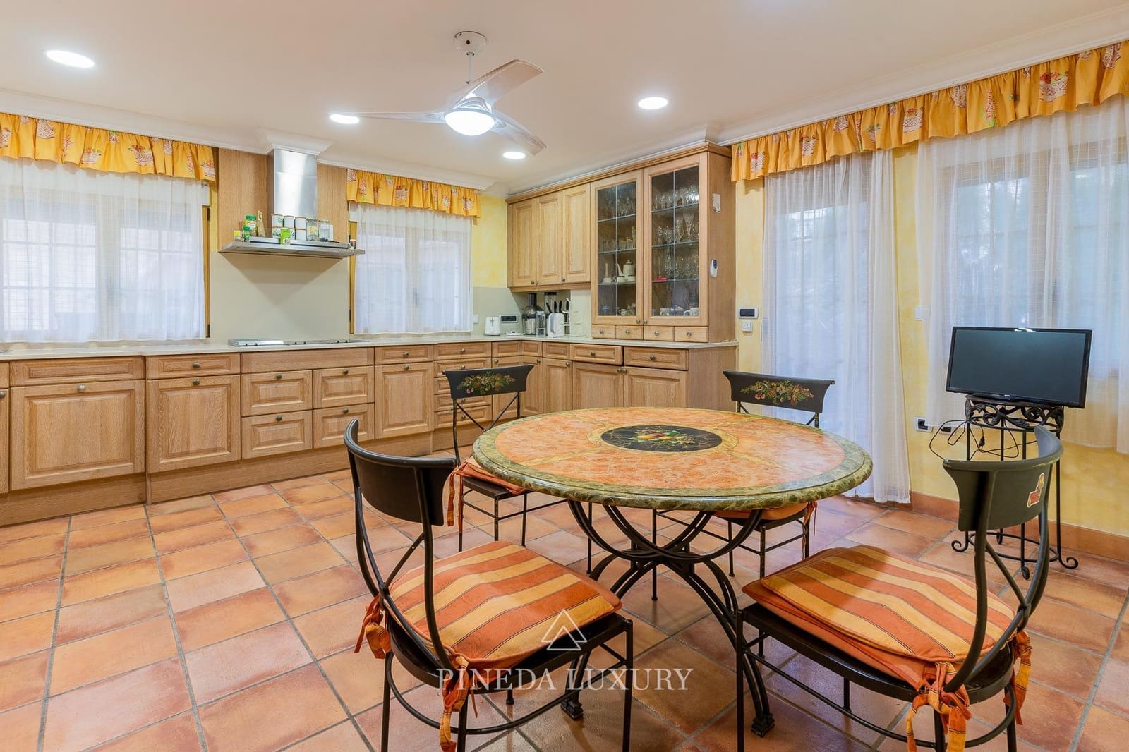 5 soverom Villa til salgs i Pucol med svømmebasseng garasje - € 1 645 000 (Ref: 9406840)