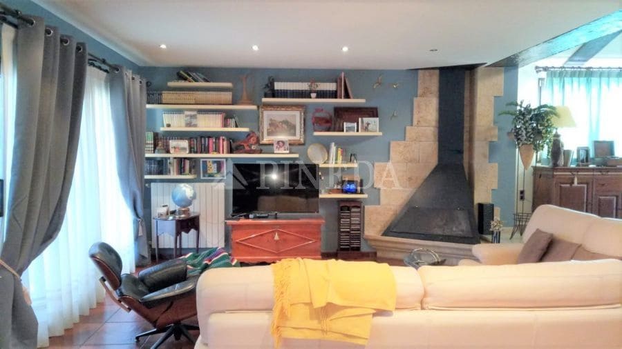 4 makuuhuone Huvila myytävänä paikassa Pucol mukana uima-altaan 
autotalli - 1 100 000 € (Ref: 9482037)