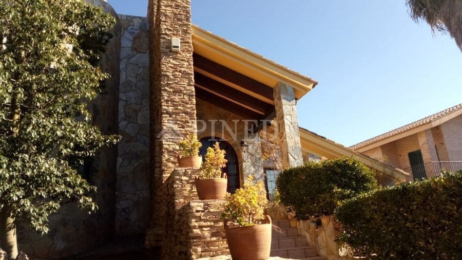 4 makuuhuone Huvila myytävänä paikassa Pucol mukana uima-altaan 
autotalli - 1 100 000 € (Ref: 9482037)