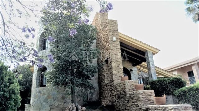 4 makuuhuone Huvila myytävänä paikassa Puçol mukana uima-altaan 
autotalli - 1 100 000 € (Ref: 9482037)