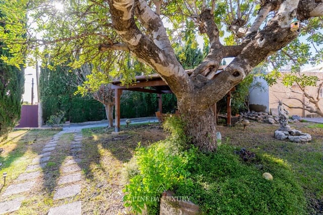 6 bedroom Villa for sale in L'Eliana with garage - € 860,000 (Ref: 9599526)