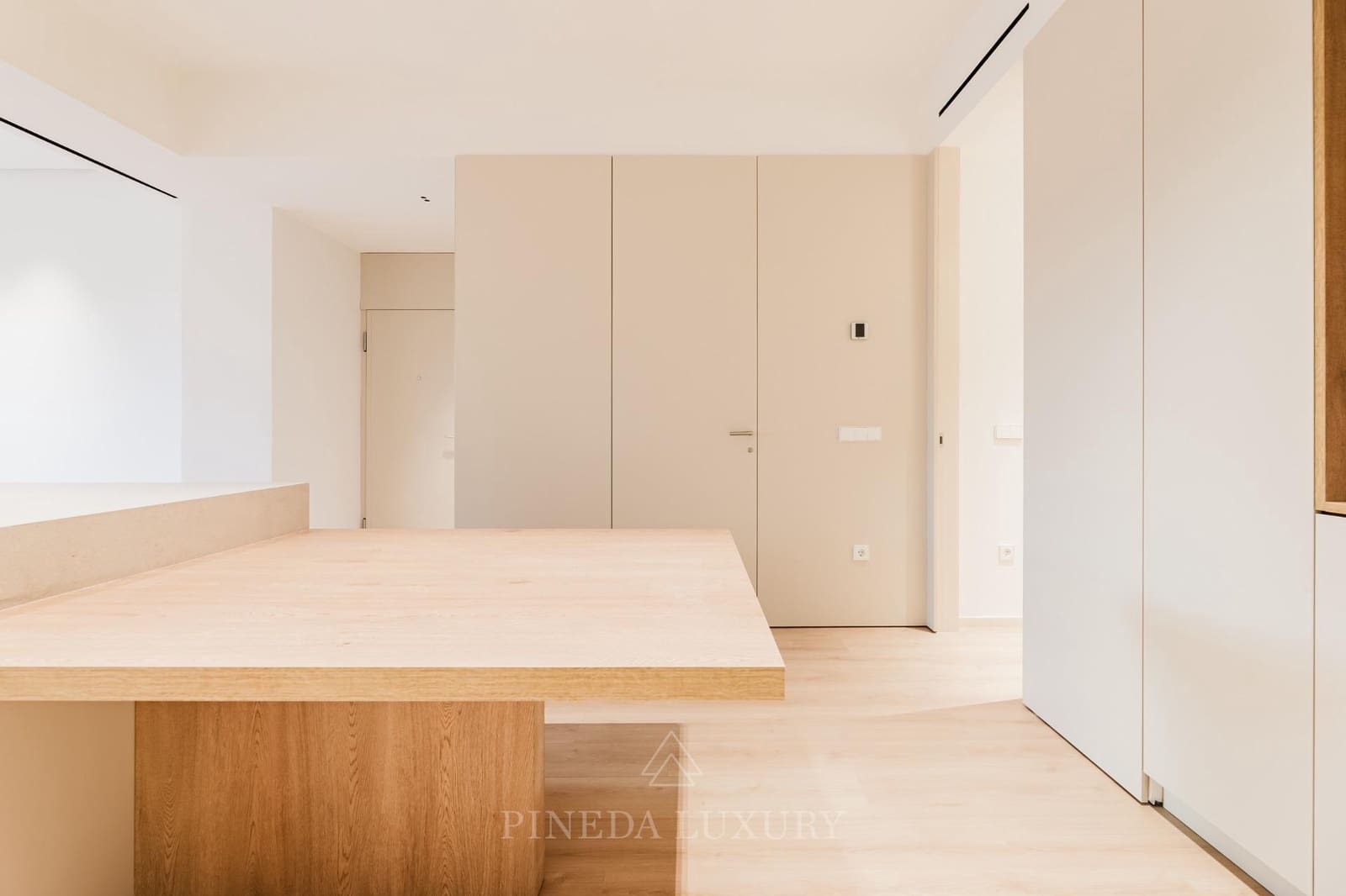 3 bedroom Flat for sale in Valencia city - € 1,350,000 (Ref: 9619222)