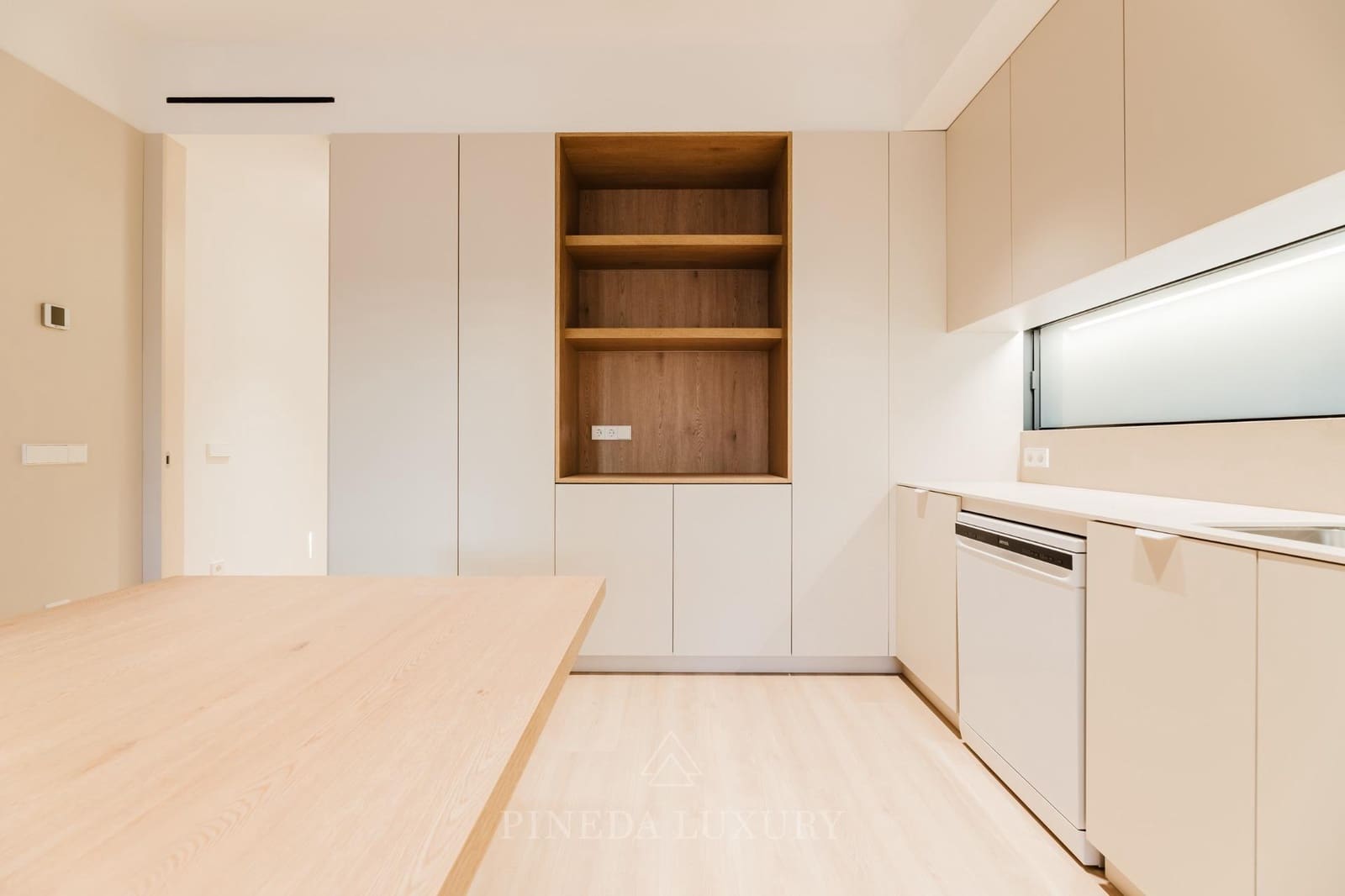 3 bedroom Flat for sale in Valencia city - € 1,350,000 (Ref: 9619222)