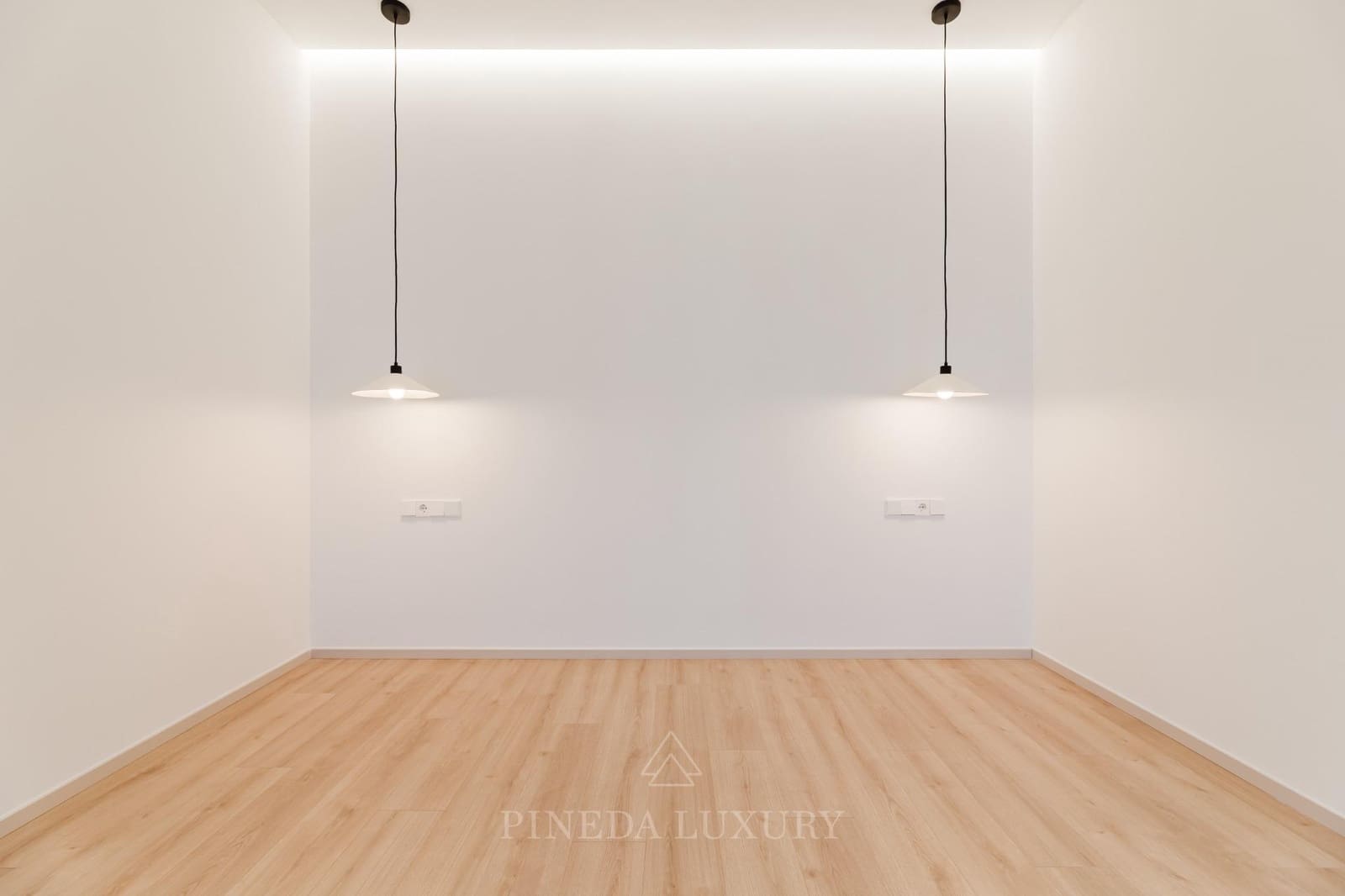 3 bedroom Flat for sale in Valencia city - € 1,350,000 (Ref: 9619222)