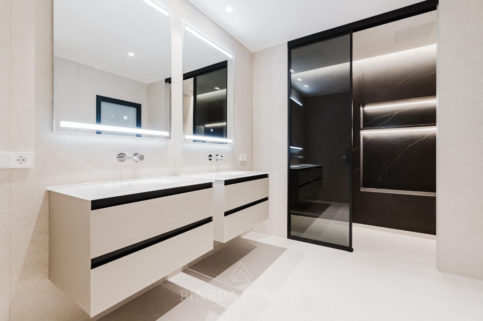 3 bedroom Flat for sale in Valencia city - € 1,350,000 (Ref: 9619222)