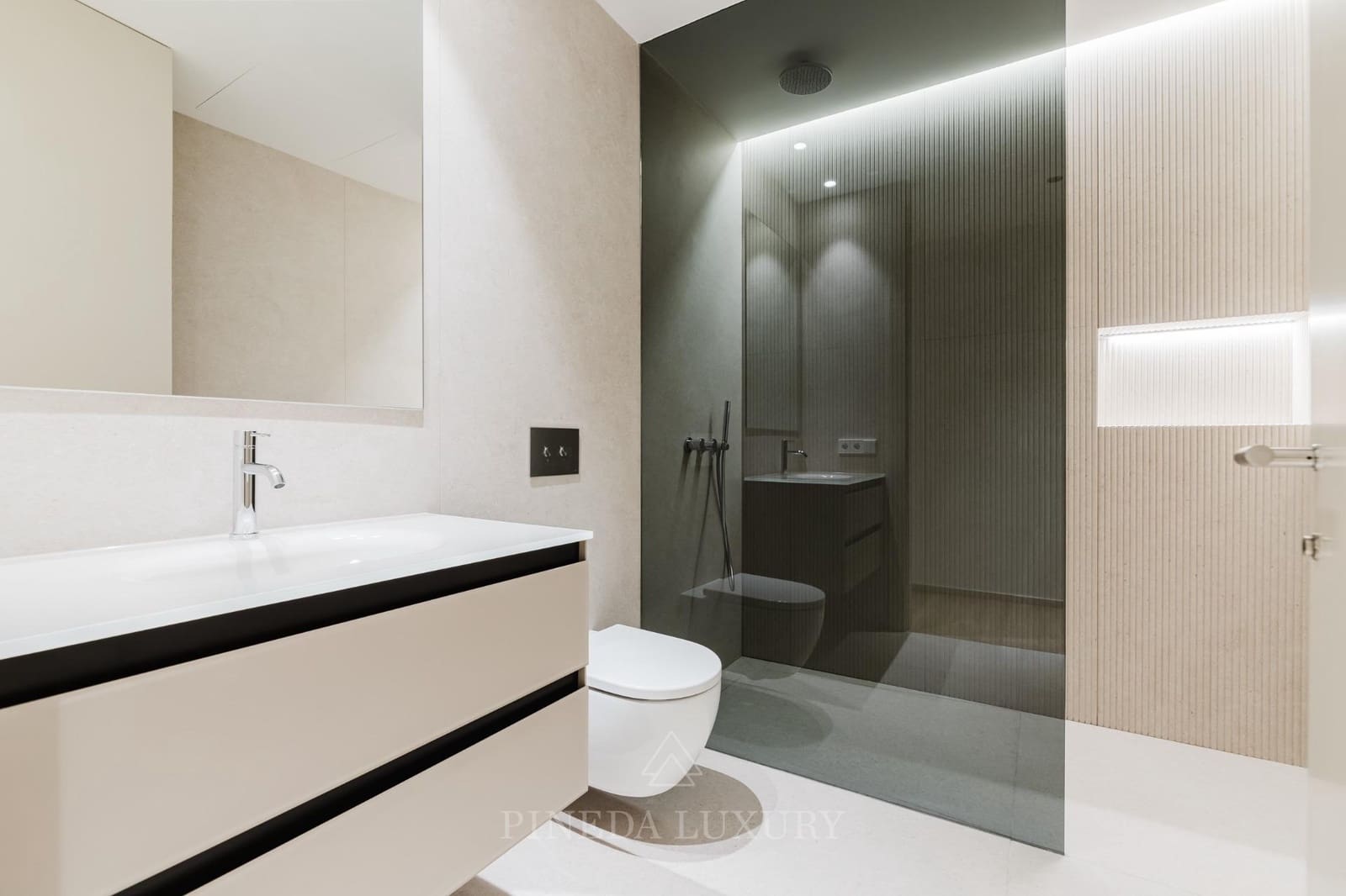 3 bedroom Flat for sale in Valencia city - € 1,350,000 (Ref: 9619222)