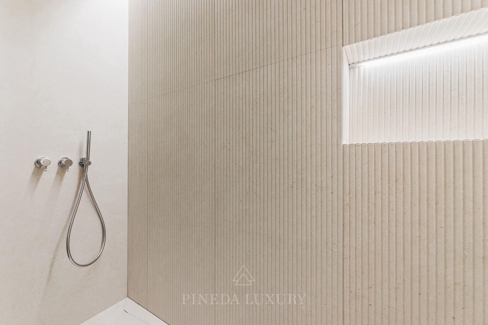 3 bedroom Flat for sale in Valencia city - € 1,350,000 (Ref: 9619222)