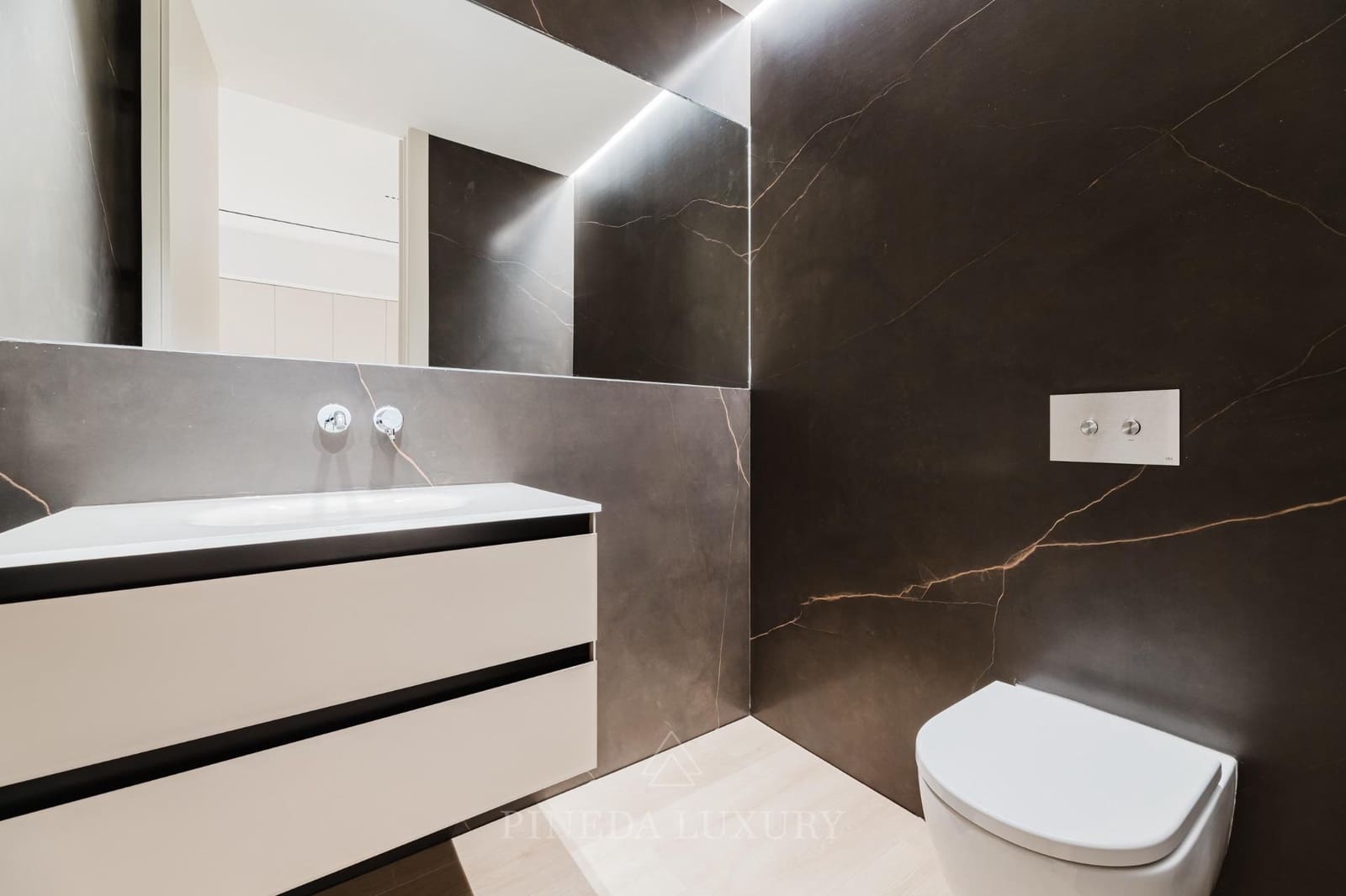 3 soveværelse Lejlighed til salg i Valencia by - € 1.350.000 (Ref: 9619222)
