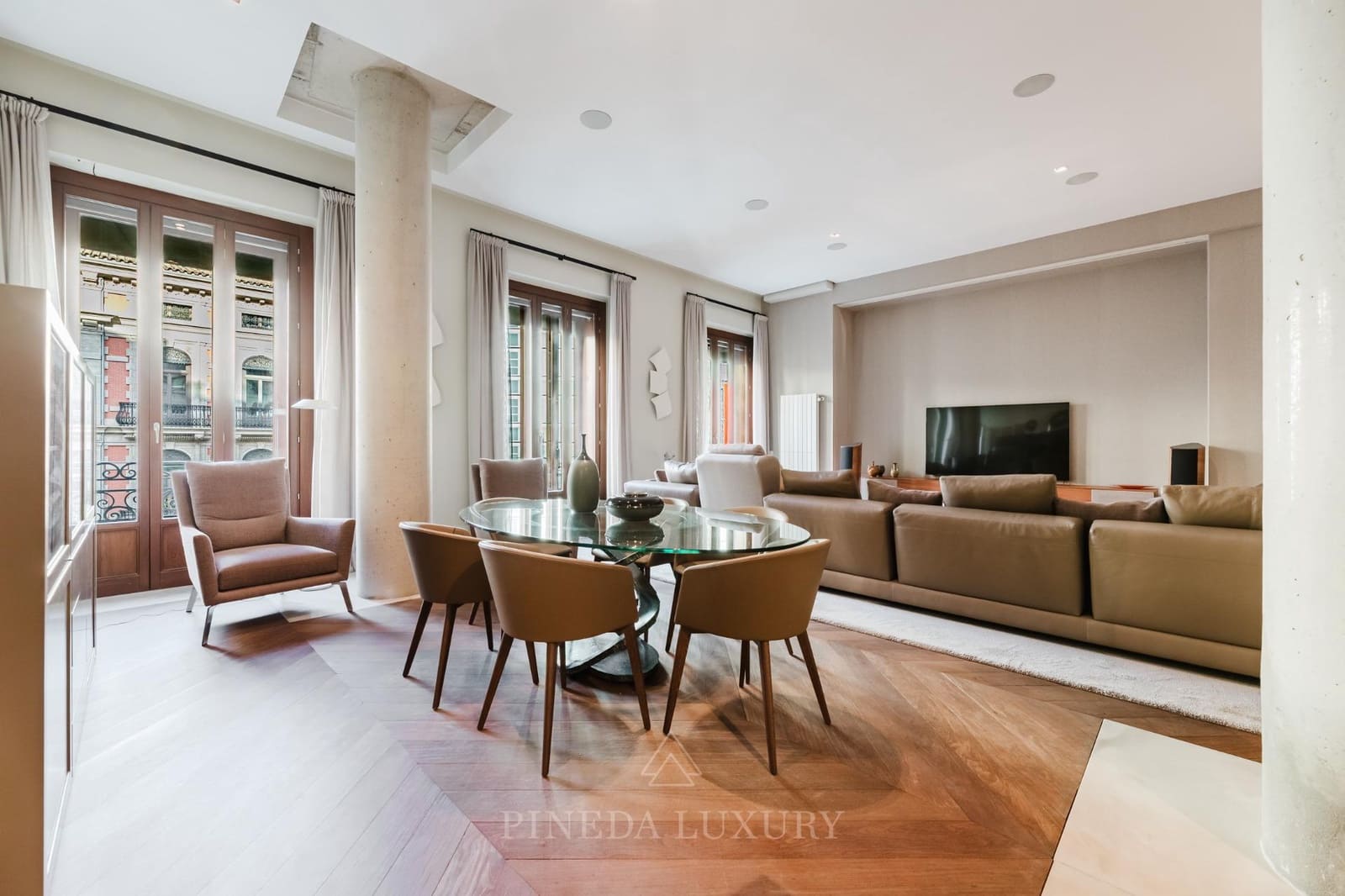 5 bedroom Flat for sale in Valencia city with garage - € 2,575,000 (Ref: 9625556)