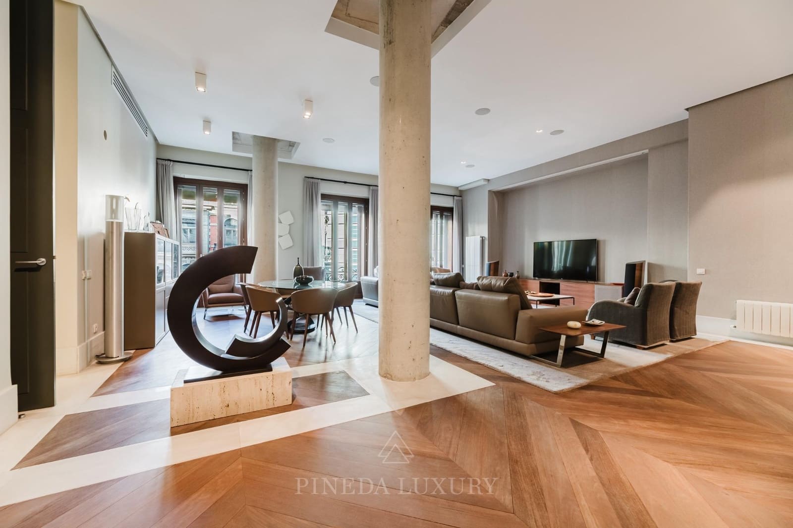 5 bedroom Flat for sale in Valencia city with garage - € 2,575,000 (Ref: 9625556)