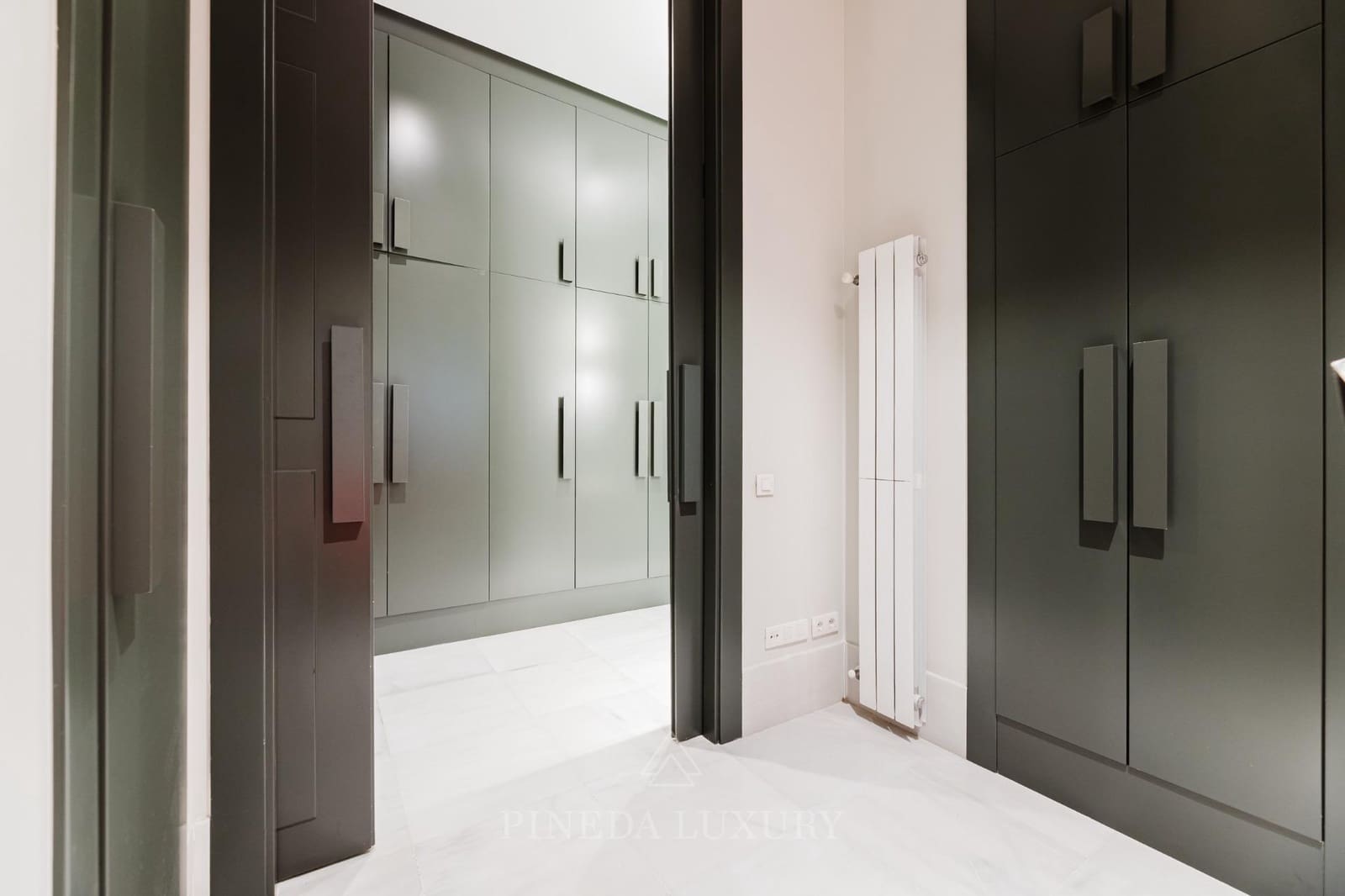 5 bedroom Flat for sale in Valencia city with garage - € 2,575,000 (Ref: 9625556)