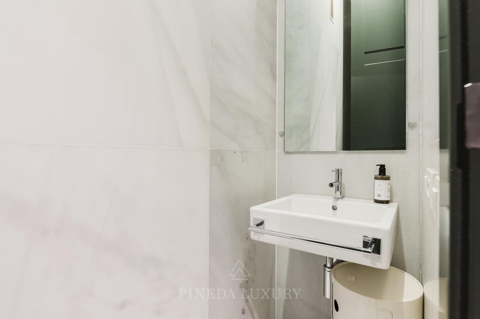 5 bedroom Flat for sale in Valencia city with garage - € 2,575,000 (Ref: 9625556)