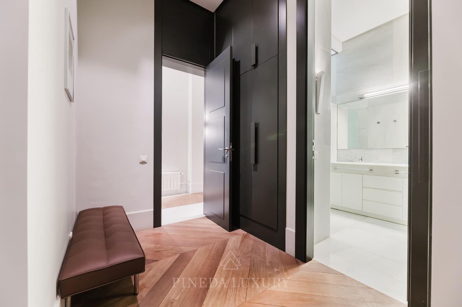 5 bedroom Flat for sale in Valencia city with garage - € 2,575,000 (Ref: 9625556)