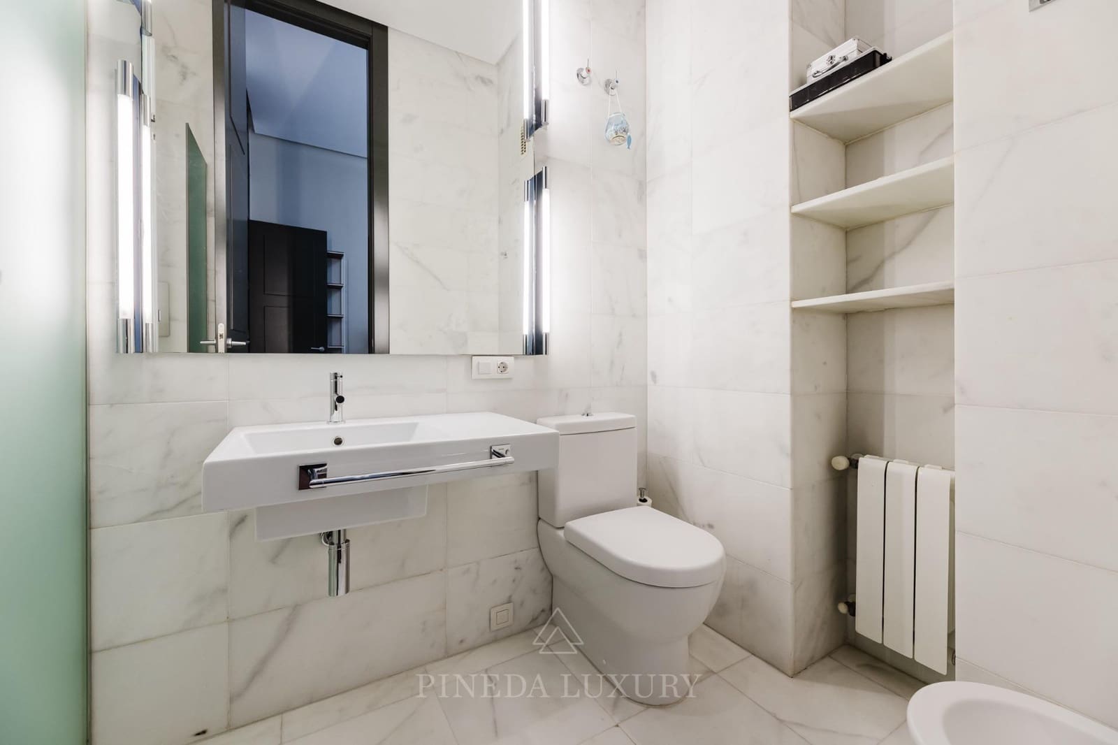 5 bedroom Flat for sale in Valencia city with garage - € 2,575,000 (Ref: 9625556)