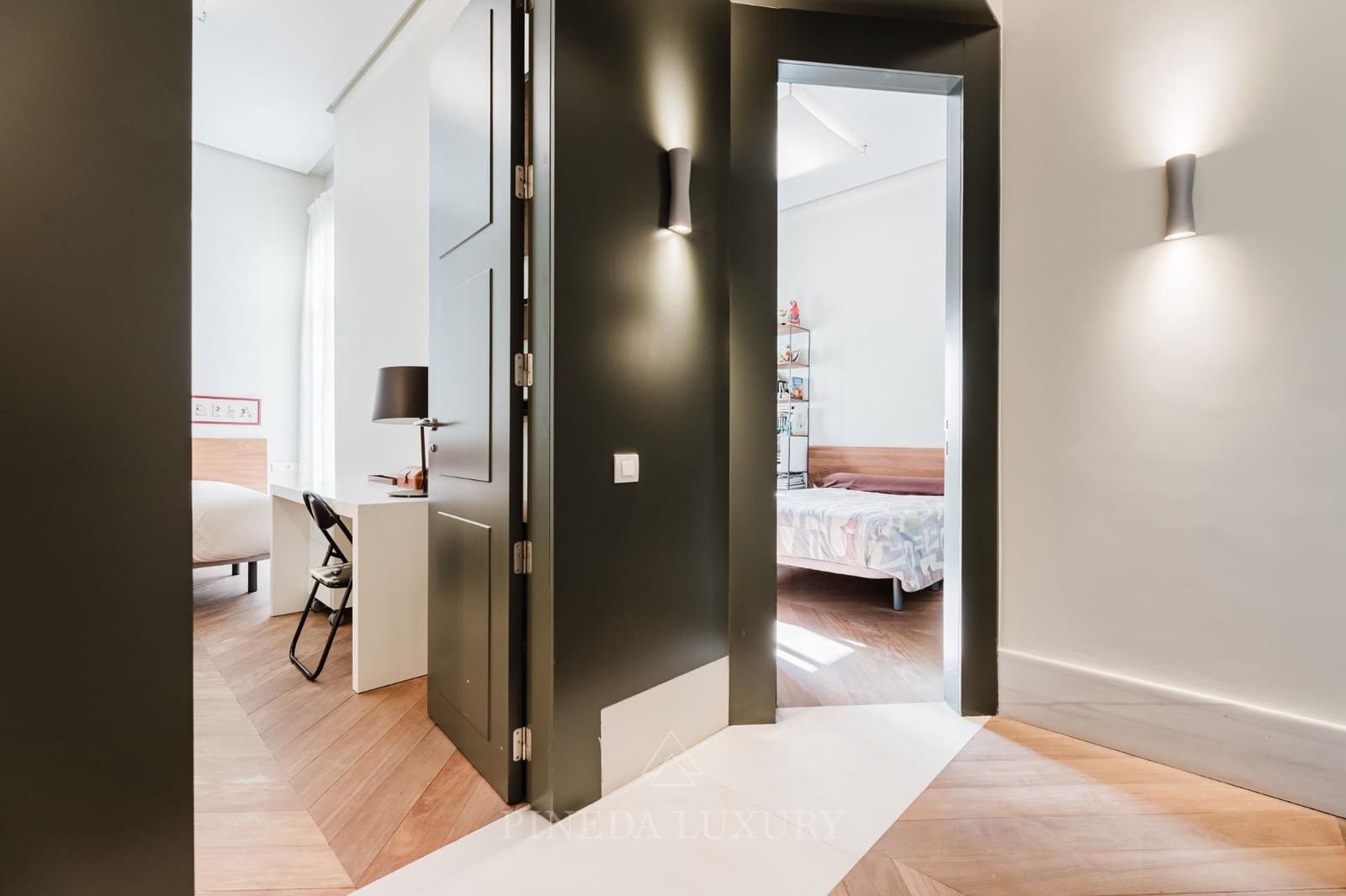 5 bedroom Flat for sale in Valencia city with garage - € 2,575,000 (Ref: 9625556)