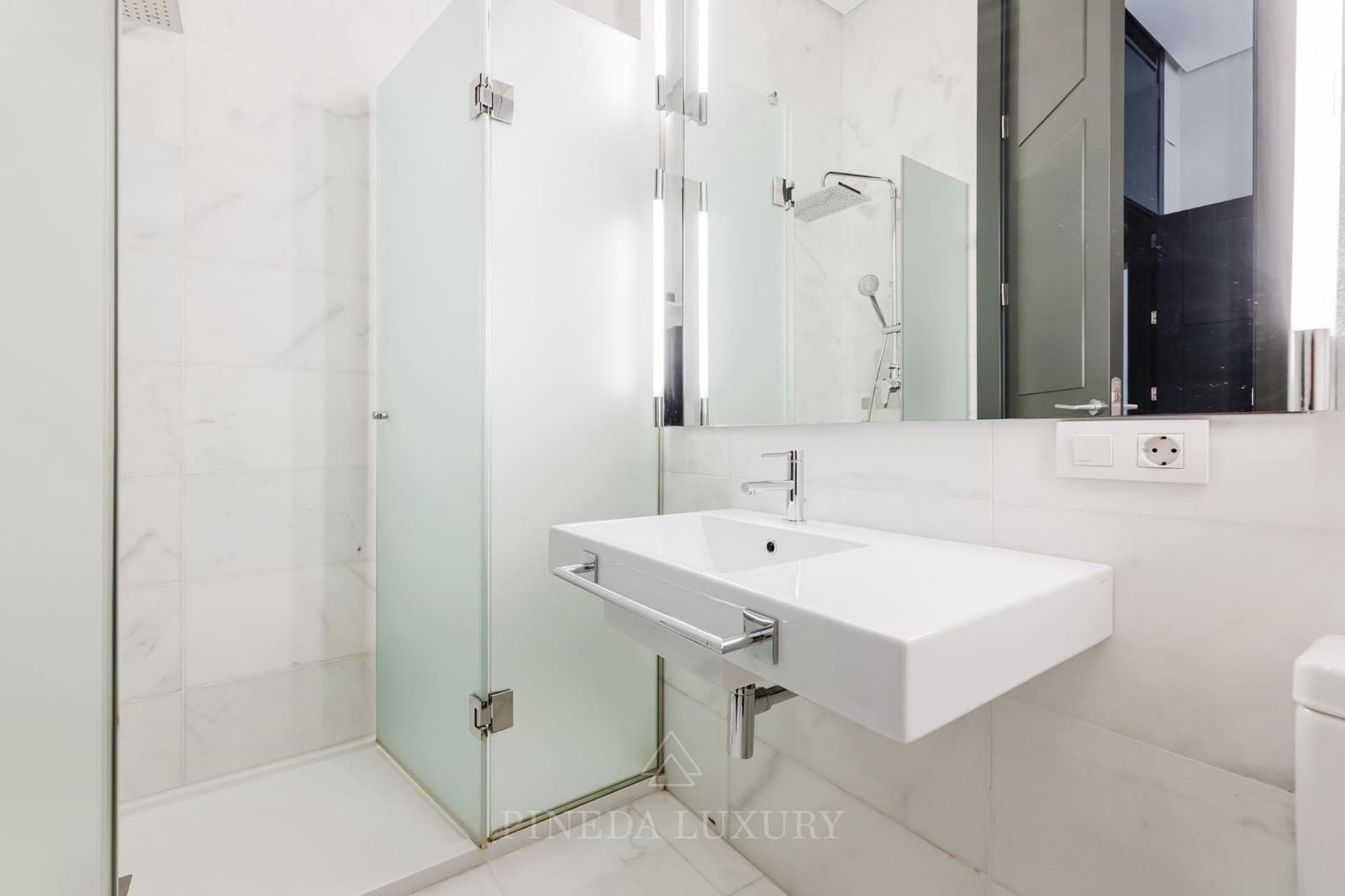 5 bedroom Flat for sale in Valencia city with garage - € 2,575,000 (Ref: 9625556)