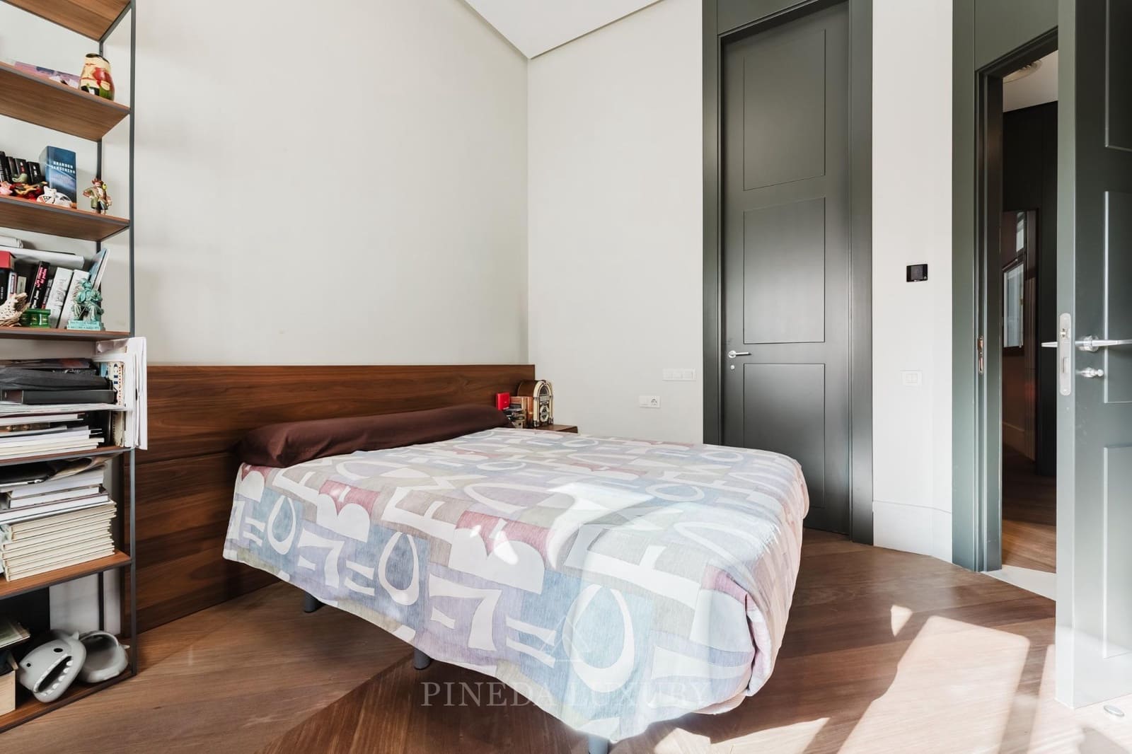 5 bedroom Flat for sale in Valencia city with garage - € 2,575,000 (Ref: 9625556)