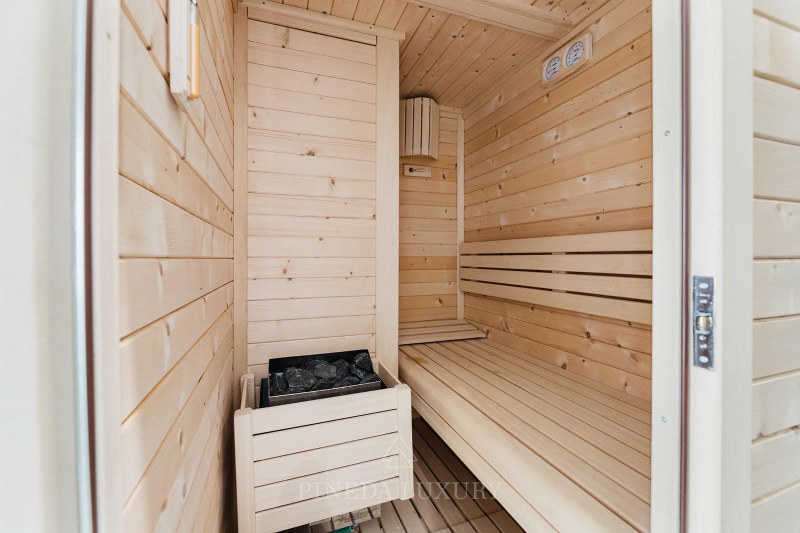 5 bedroom Flat for sale in Valencia city with garage - € 2,575,000 (Ref: 9625556)