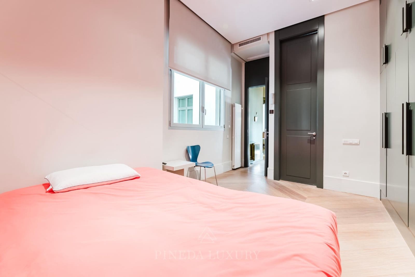 5 bedroom Flat for sale in Valencia city with garage - € 2,575,000 (Ref: 9625556)