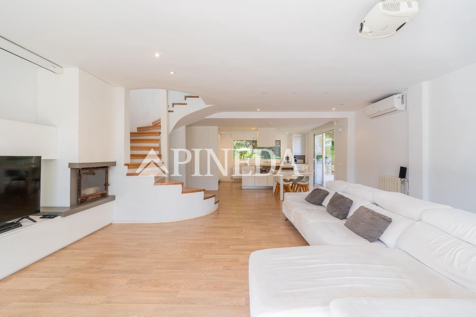 4 bedroom Villa for sale in Pucol with pool - € 849,000 (Ref: 9799244)