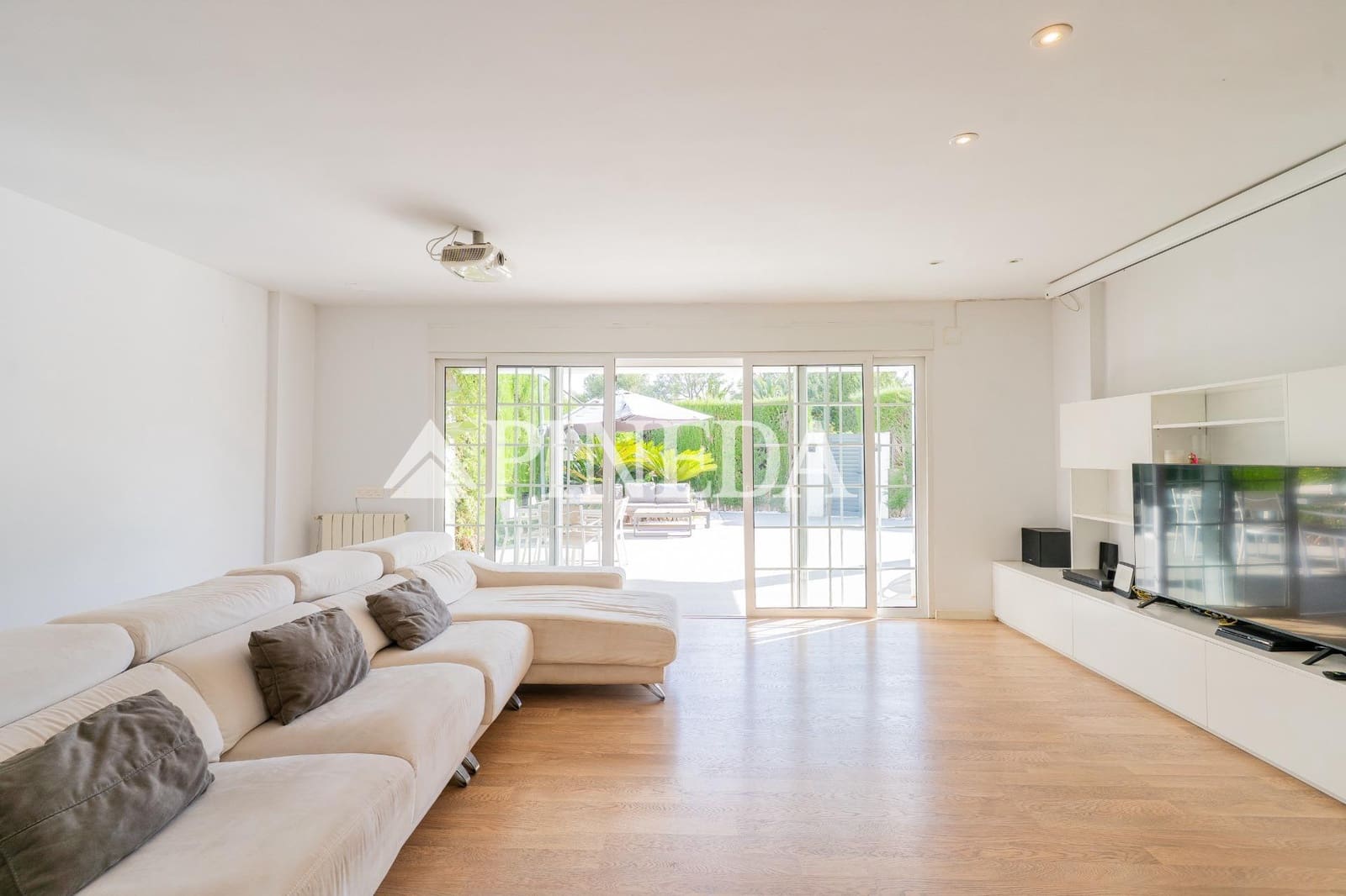 4 bedroom Villa for sale in Pucol with pool - € 849,000 (Ref: 9799244)