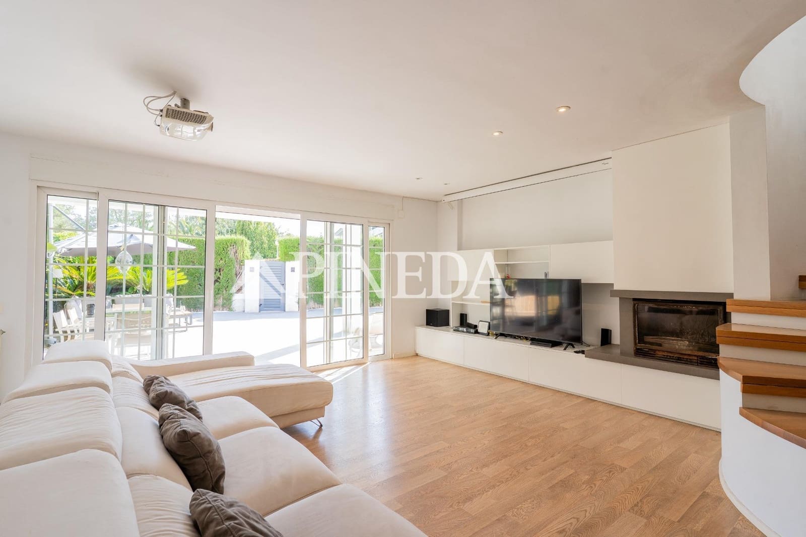 4 bedroom Villa for sale in Pucol with pool - € 849,000 (Ref: 9799244)