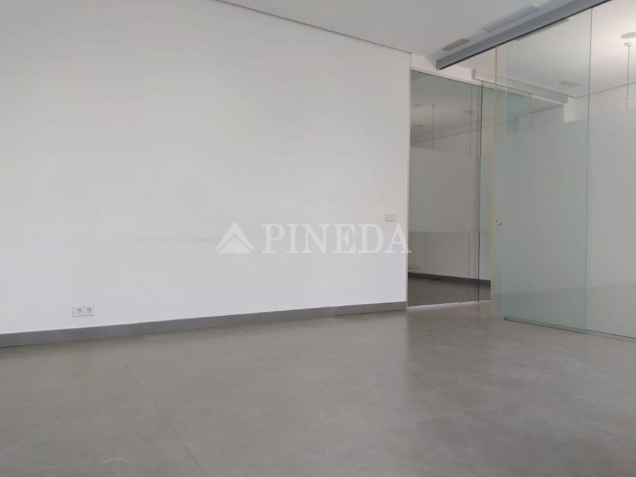Oficina de 4 habitaciones en València ciudad en alquiler - 1.900 € (Ref: 9806466)