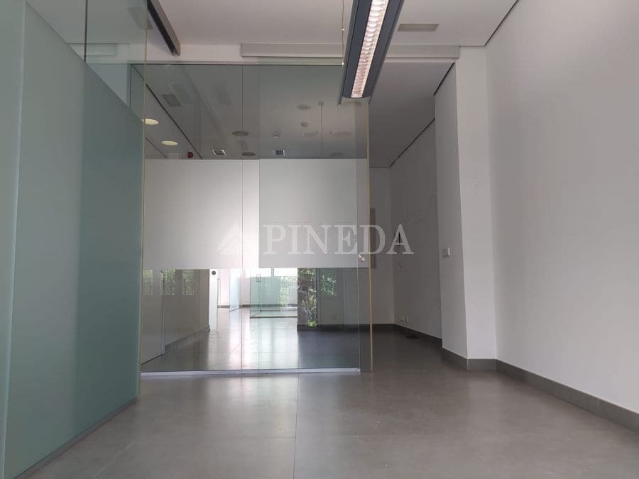 Oficina de 4 habitaciones en València ciudad en alquiler - 1.900 € (Ref: 9806466)