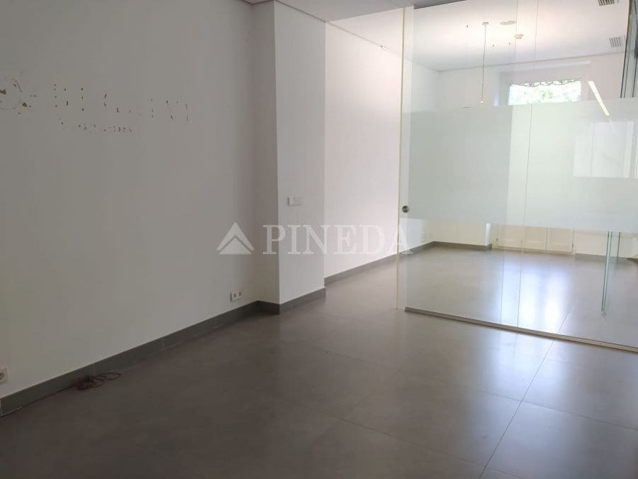 Oficina de 4 habitaciones en València ciudad en alquiler - 1.900 € (Ref: 9806466)