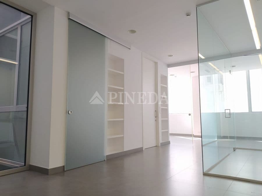 Oficina de 4 habitaciones en València ciudad en alquiler - 1.900 € (Ref: 9806466)