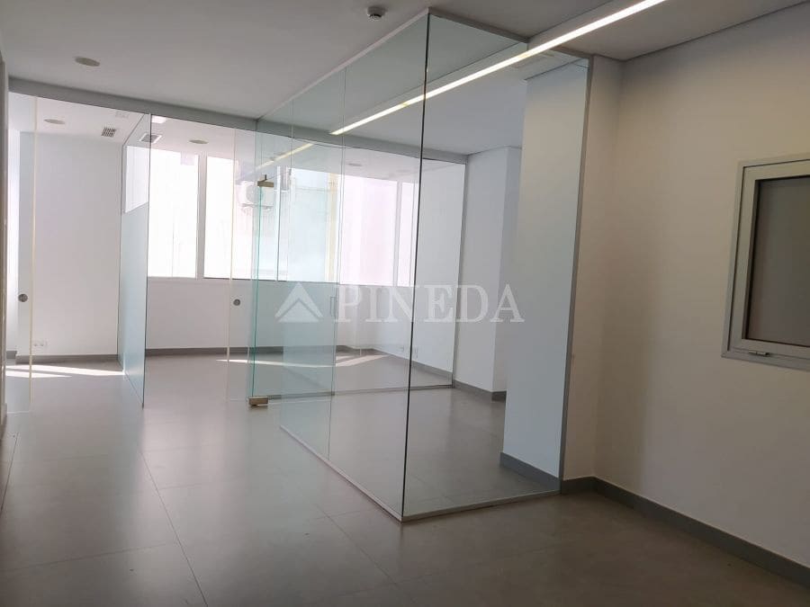 Oficina de 4 habitaciones en València ciudad en alquiler - 1.900 € (Ref: 9806466)