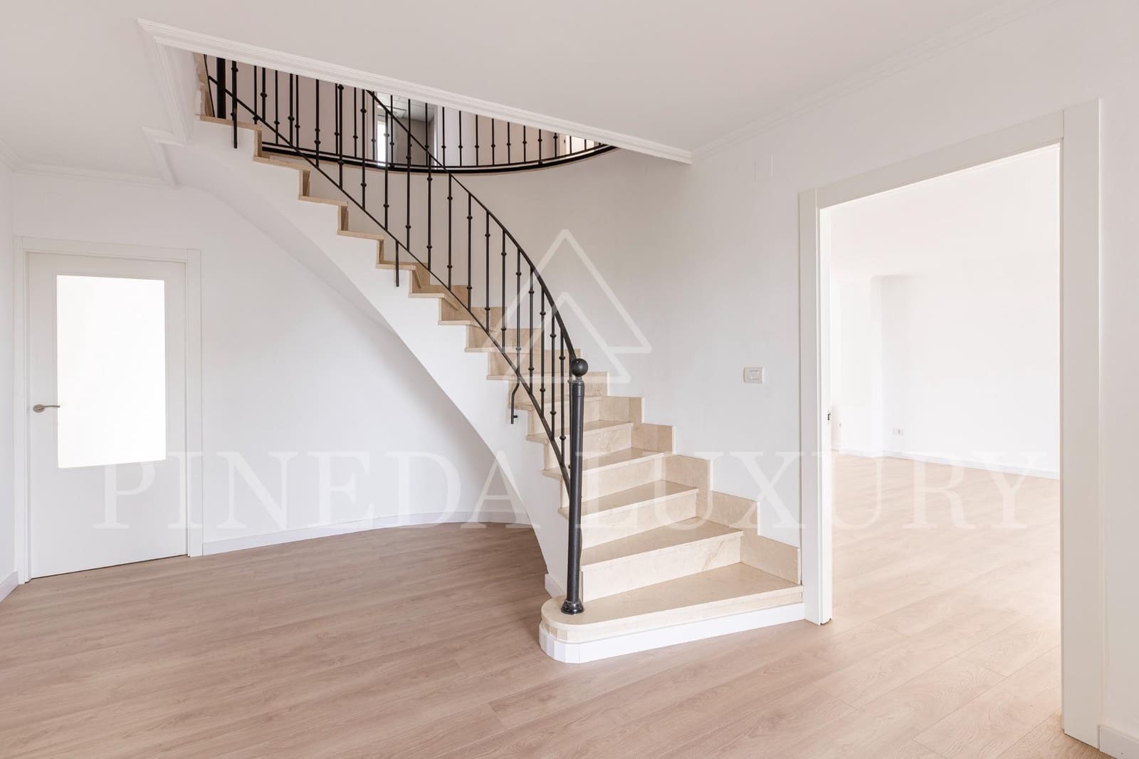 6 soverom Villa til salgs i Pucol med svømmebasseng garasje - € 1 350 000 (Ref: 9876421)