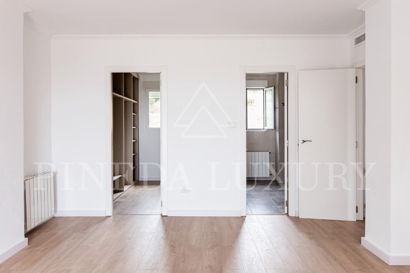 6 soverom Villa til salgs i Pucol med svømmebasseng garasje - € 1 350 000 (Ref: 9876421)
