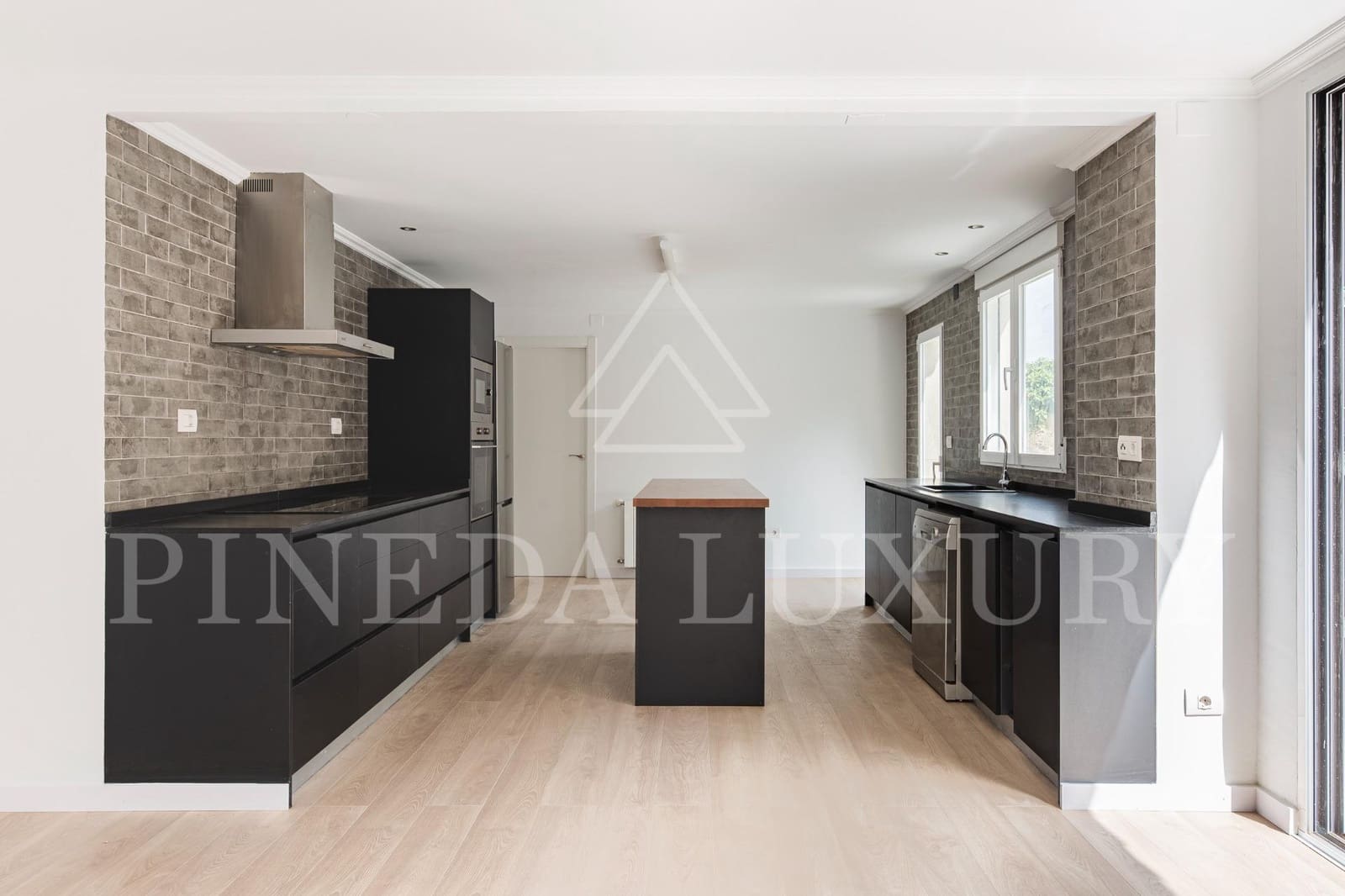 6 soverom Villa til salgs i Pucol med svømmebasseng garasje - € 1 350 000 (Ref: 9876421)