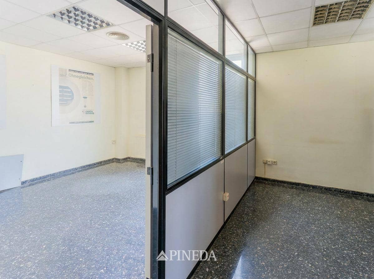 9 makuuhuone Yritys myytävänä paikassa Puig - 700 000 € (Ref: 9892370)
